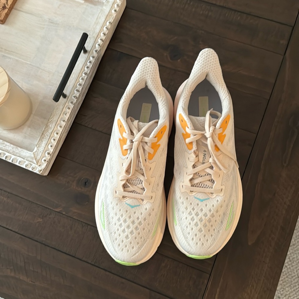 Sneaker shoes